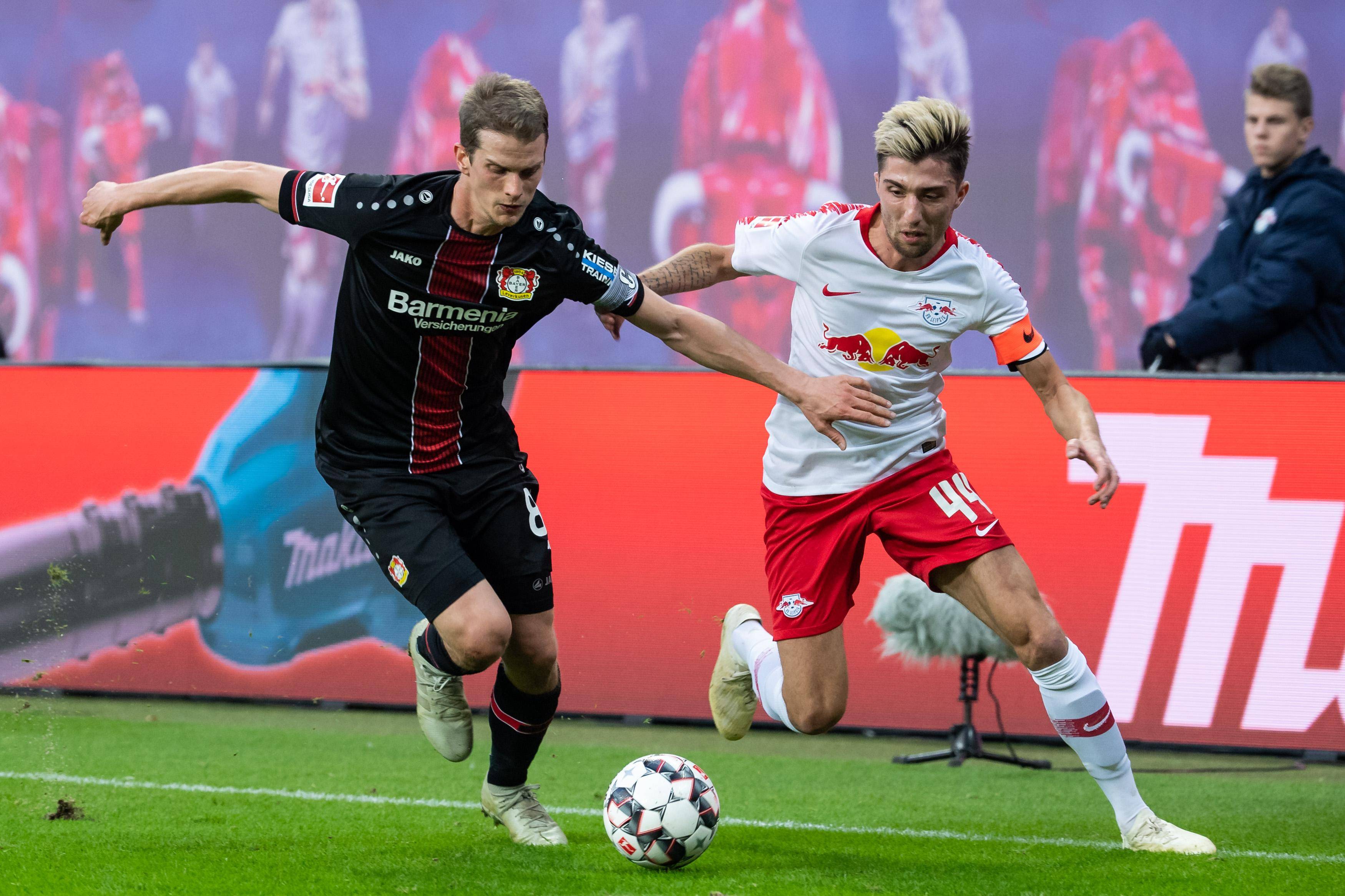 法尔肯堡主帅拒收德甲邀请，誓言留队